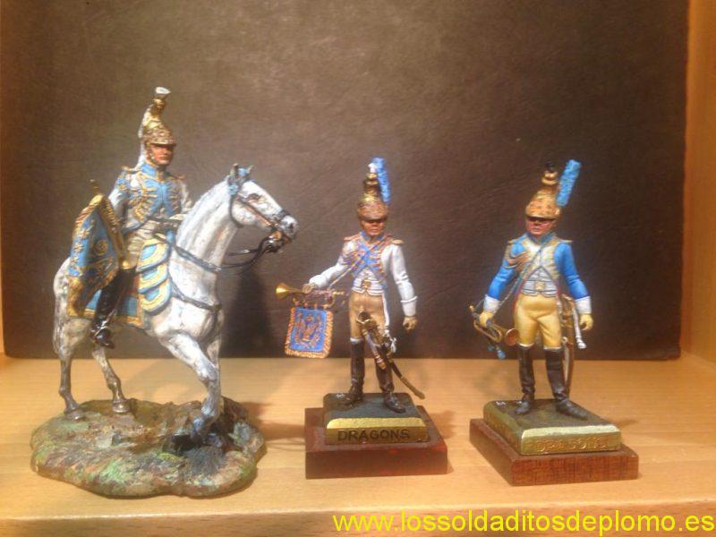 Trompetas guardia imperial El que está montado es otra marca- variant miniatures El de blanco 1811 ( escultura Galarreta y pintura Gª Lope) El de azul 1